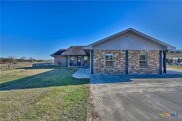 1733 County Road 376, Shiner, TX 77984