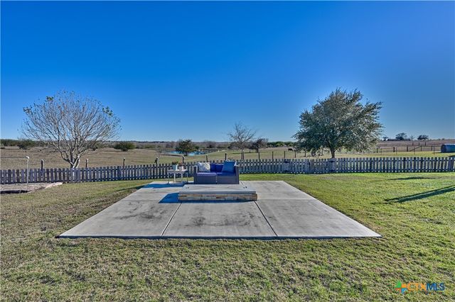 1733 County Road 376, Shiner, TX 77984