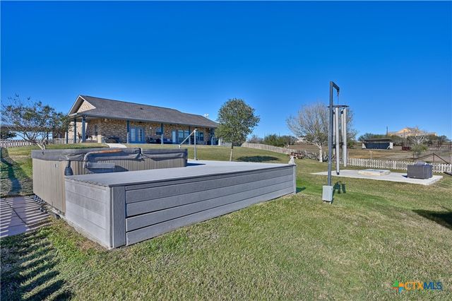 1733 County Road 376, Shiner, TX 77984
