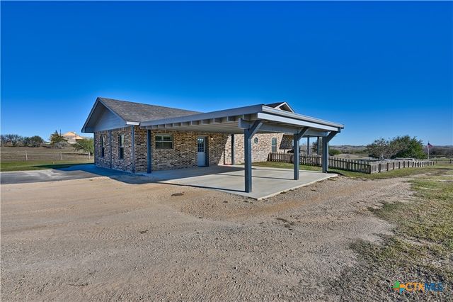 1733 County Road 376, Shiner, TX 77984