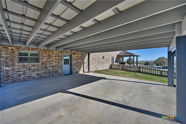 1733 County Road 376, Shiner, TX 77984
