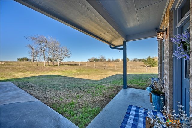 1733 County Road 376, Shiner, TX 77984