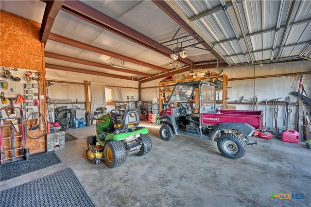 1733 County Road 376, Shiner, TX 77984