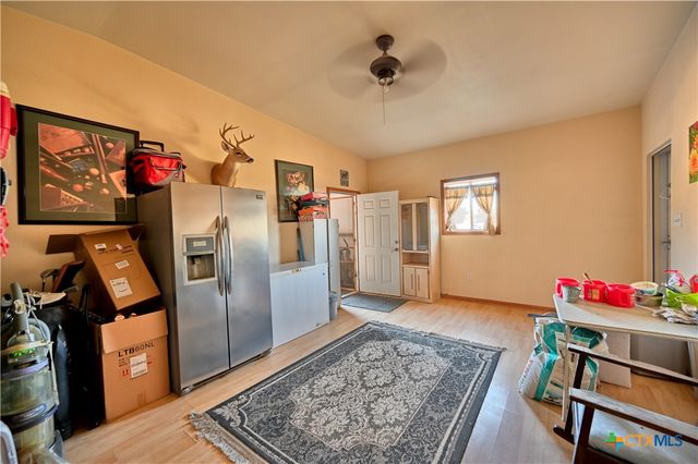 1733 County Road 376, Shiner, TX 77984