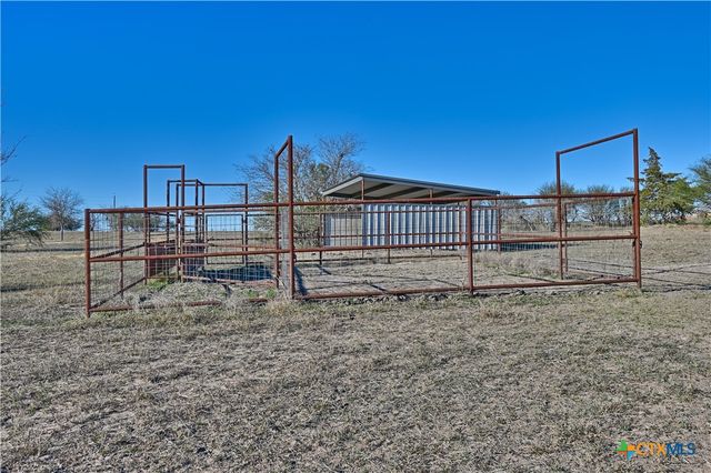 1733 County Road 376, Shiner, TX 77984