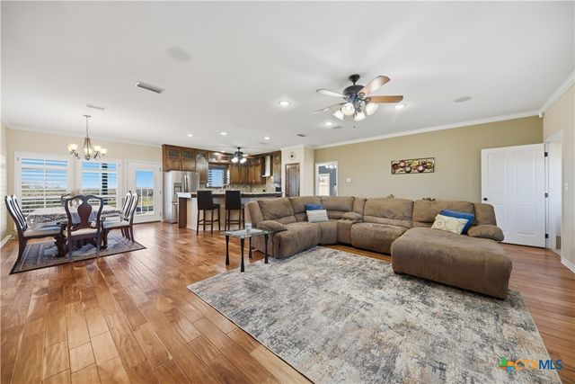 1733 County Road 376, Shiner, TX 77984