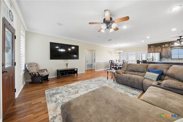 1733 County Road 376, Shiner, TX 77984