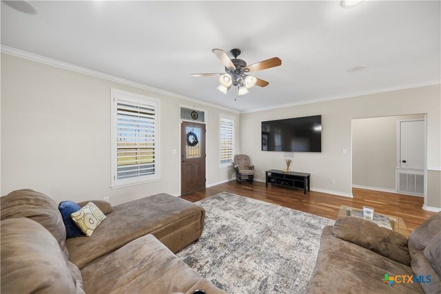 1733 County Road 376, Shiner, TX 77984