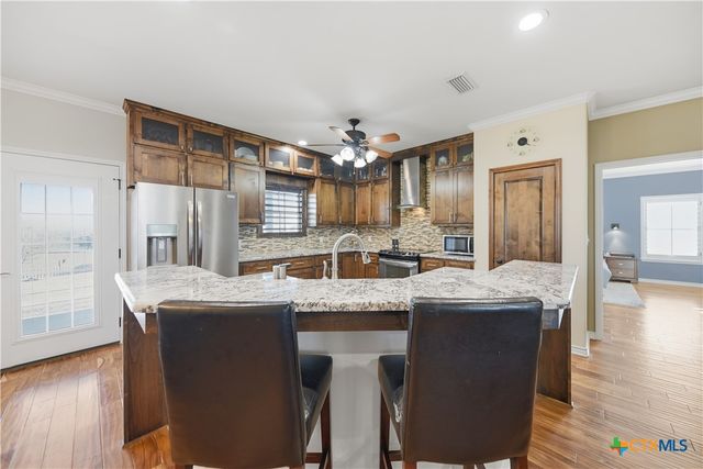 1733 County Road 376, Shiner, TX 77984