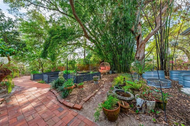 976 FAIRVIEW AVENUE, Mount Dora, FL 32757