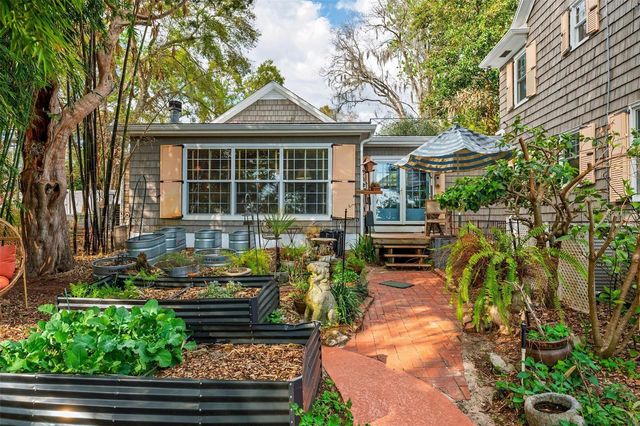 976 FAIRVIEW AVENUE, Mount Dora, FL 32757