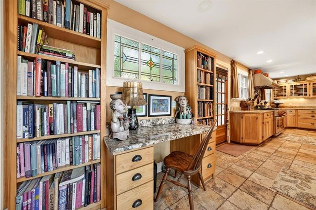 976 FAIRVIEW AVENUE, Mount Dora, FL 32757