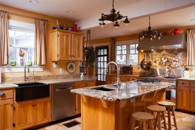 976 FAIRVIEW AVENUE, Mount Dora, FL 32757