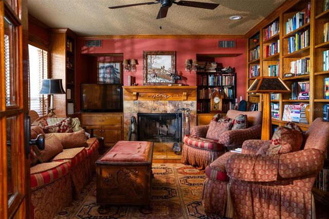 976 FAIRVIEW AVENUE, Mount Dora, FL 32757