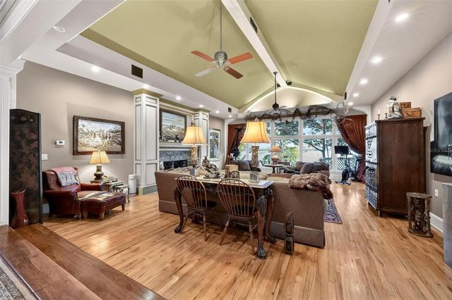 976 FAIRVIEW AVENUE, Mount Dora, FL 32757