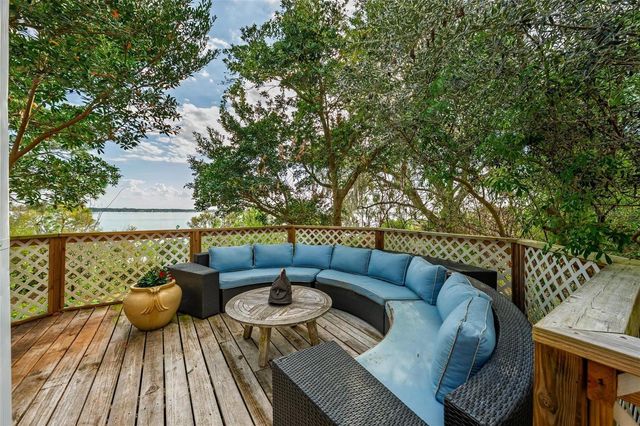 976 FAIRVIEW AVENUE, Mount Dora, FL 32757