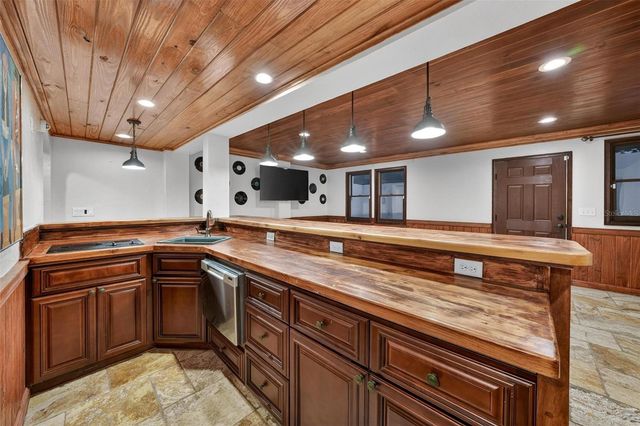 976 FAIRVIEW AVENUE, Mount Dora, FL 32757