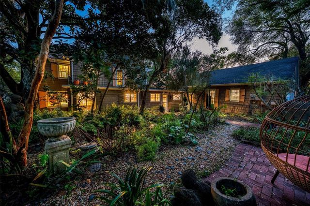 976 FAIRVIEW AVENUE, Mount Dora, FL 32757