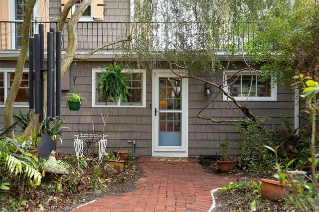 976 FAIRVIEW AVENUE, Mount Dora, FL 32757