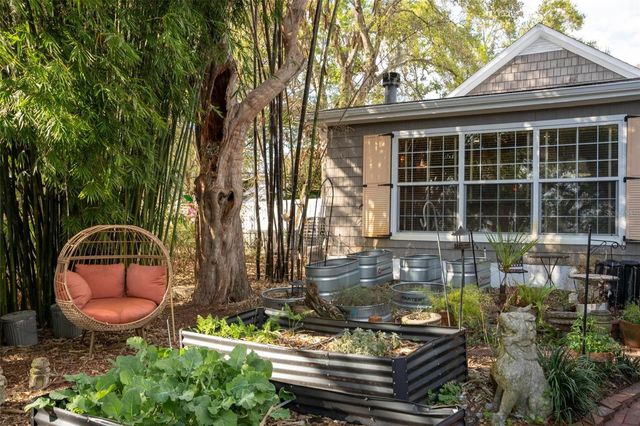 976 FAIRVIEW AVENUE, Mount Dora, FL 32757