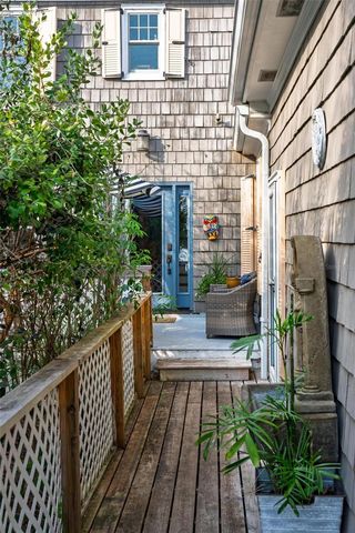 976 FAIRVIEW AVENUE, Mount Dora, FL 32757