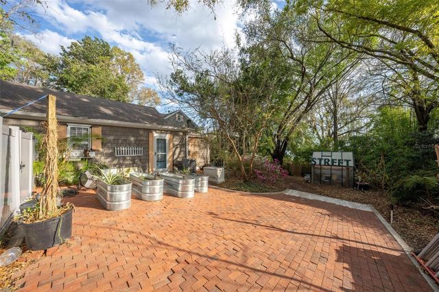 976 FAIRVIEW AVENUE, Mount Dora, FL 32757