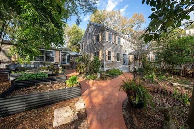 976 FAIRVIEW AVENUE, Mount Dora, FL 32757