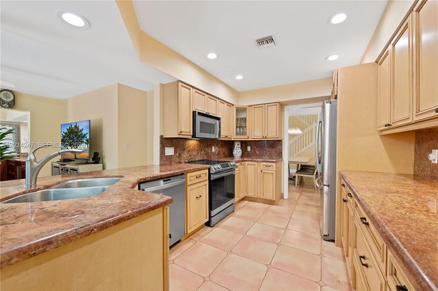 21718 Club Villa Ter, Boca Raton, FL 33433