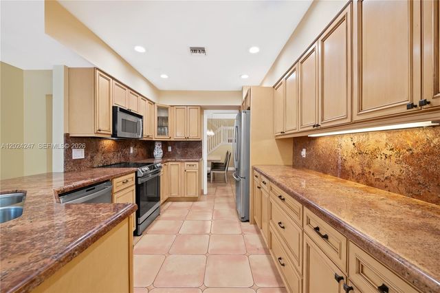 21718 Club Villa Ter, Boca Raton, FL 33433