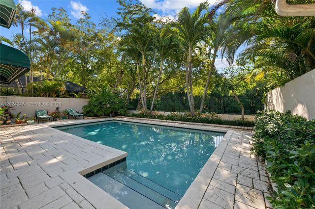 21718 Club Villa Ter, Boca Raton, FL 33433