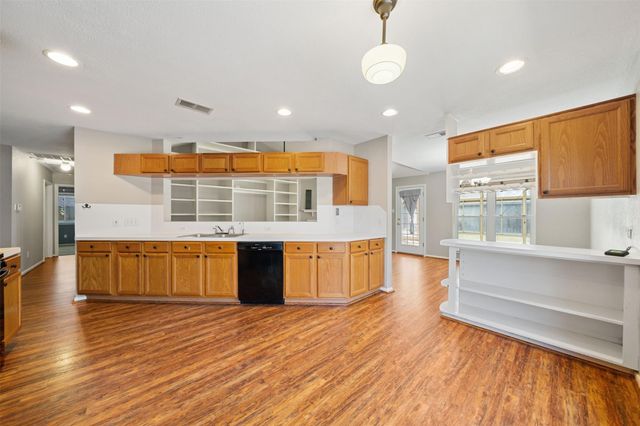 2302 Old Oak Lane, Kingwood, TX 77339