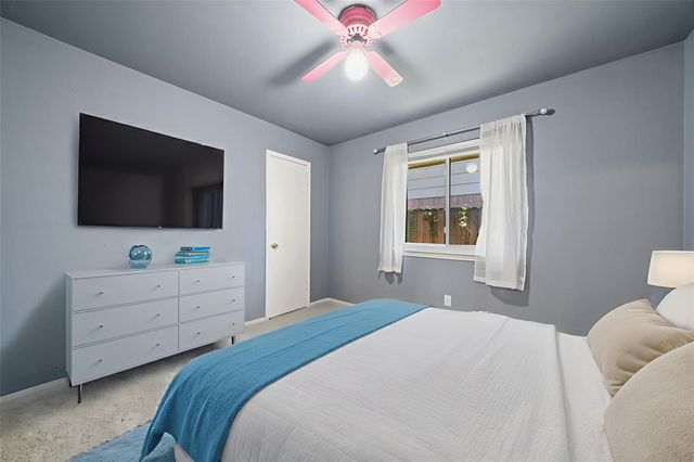 2302 Old Oak Lane, Kingwood, TX 77339