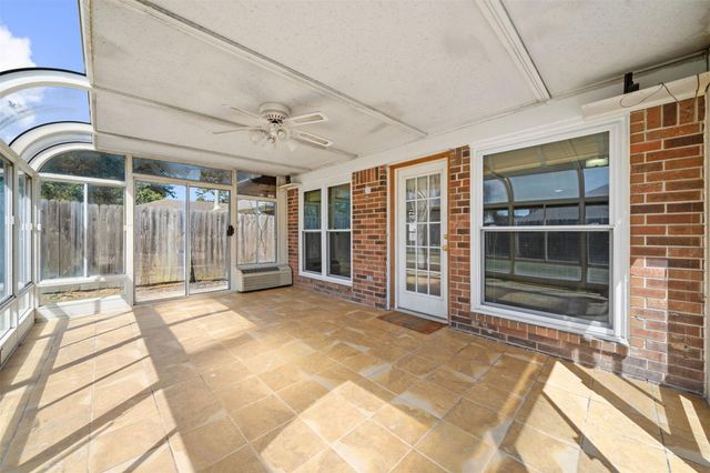 2302 Old Oak Lane, Kingwood, TX 77339