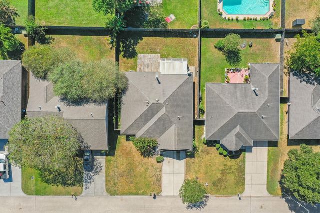 2302 Old Oak Lane, Kingwood, TX 77339