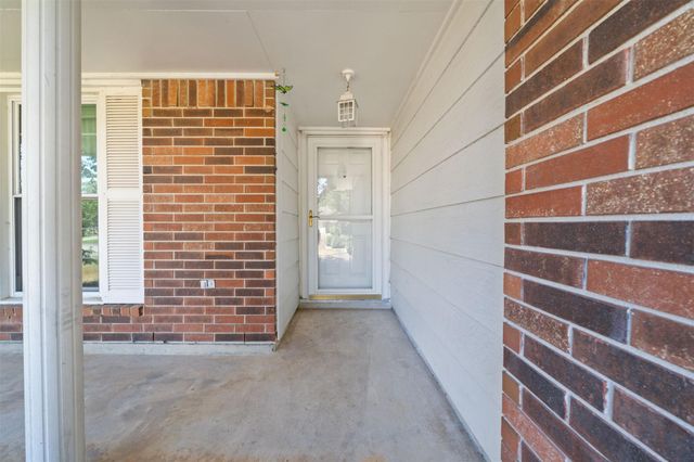 2302 Old Oak Lane, Kingwood, TX 77339