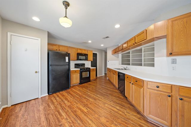 2302 Old Oak Lane, Kingwood, TX 77339