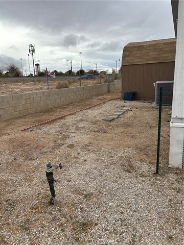 8655 Santa Fe E, Hesperia, CA 92345