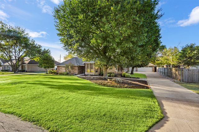 206 Cripple Creek Road, Glenn Heights, TX 75154