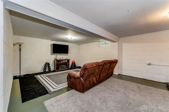 4841 Ridgewood Road, Springfield, OH 45503