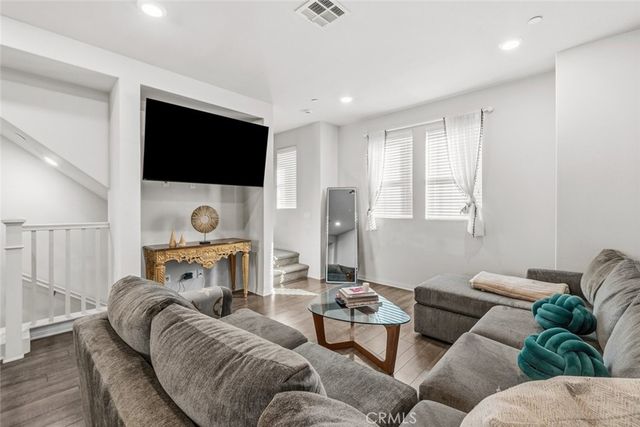 7214 N Chestnut, Van Nuys, CA 91405