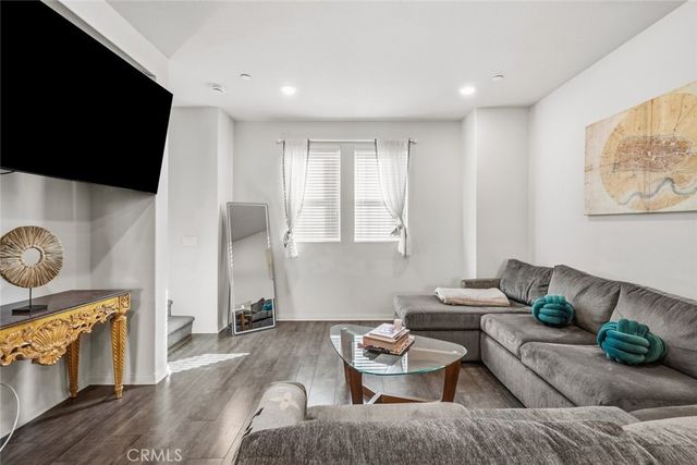 7214 N Chestnut, Van Nuys, CA 91405