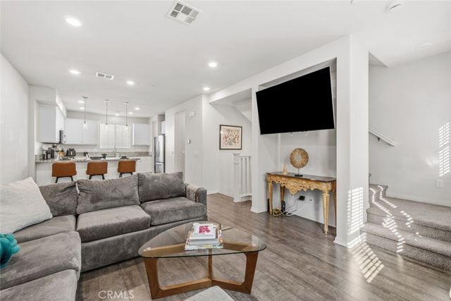 7214 N Chestnut, Van Nuys, CA 91405