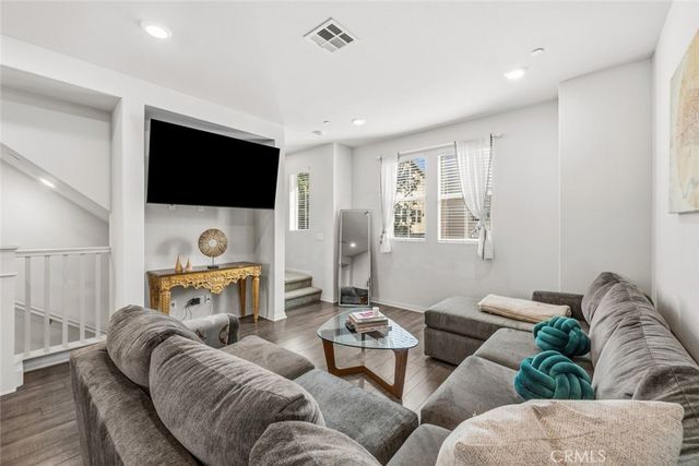 7214 N Chestnut, Van Nuys, CA 91405