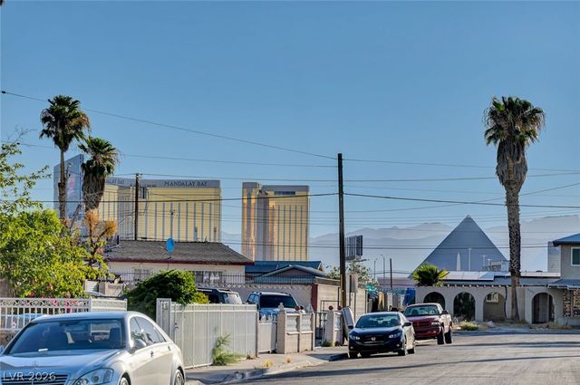 923 Laramore Drive, Las Vegas, NV 89119