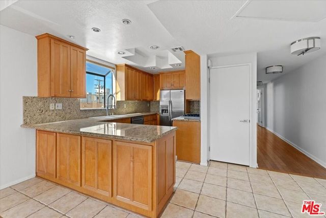 11827 Goshen Avenue 201, Los Angeles, CA 90049