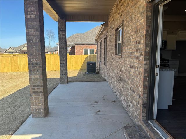 652 Summer Lane, Prairie Grove, AR 72753