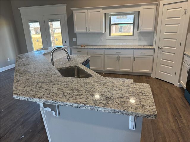 652 Summer Lane, Prairie Grove, AR 72753