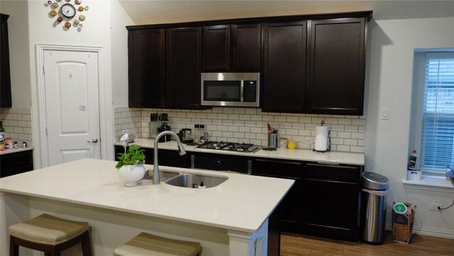 1907 Edgecreek Path, Lewisville, TX 75010