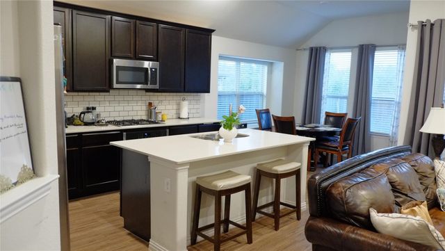 1907 Edgecreek Path, Lewisville, TX 75010