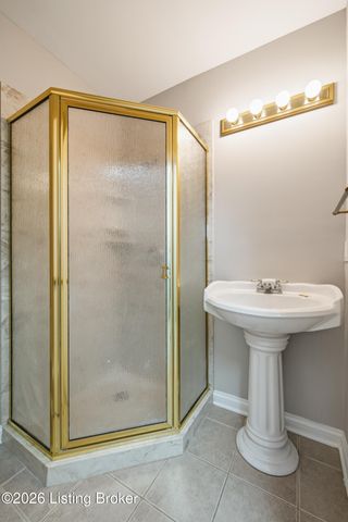 315 Foeburn Ln, Louisville, KY 40207